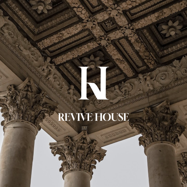 REVIVE HOUSE 로고가 적용된 로고 디자인